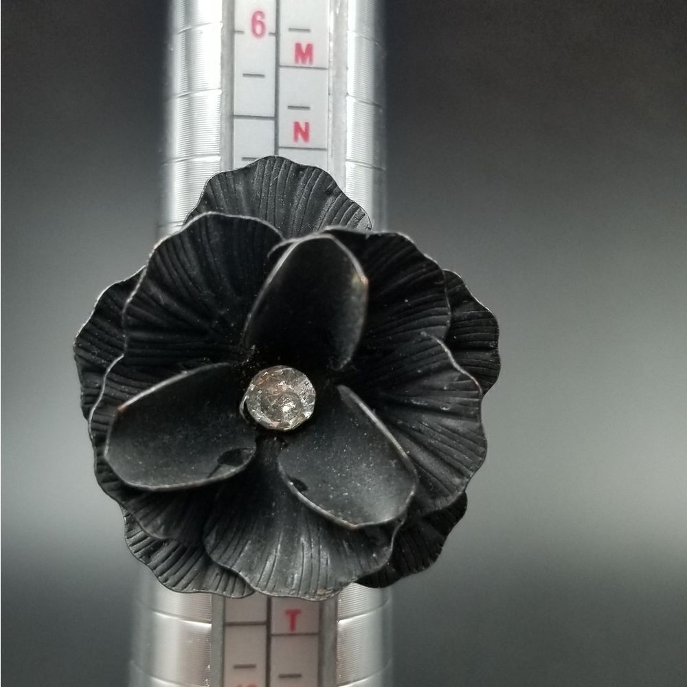 Cryptic black rose ring size 8. R128 - Picture 2 of 4